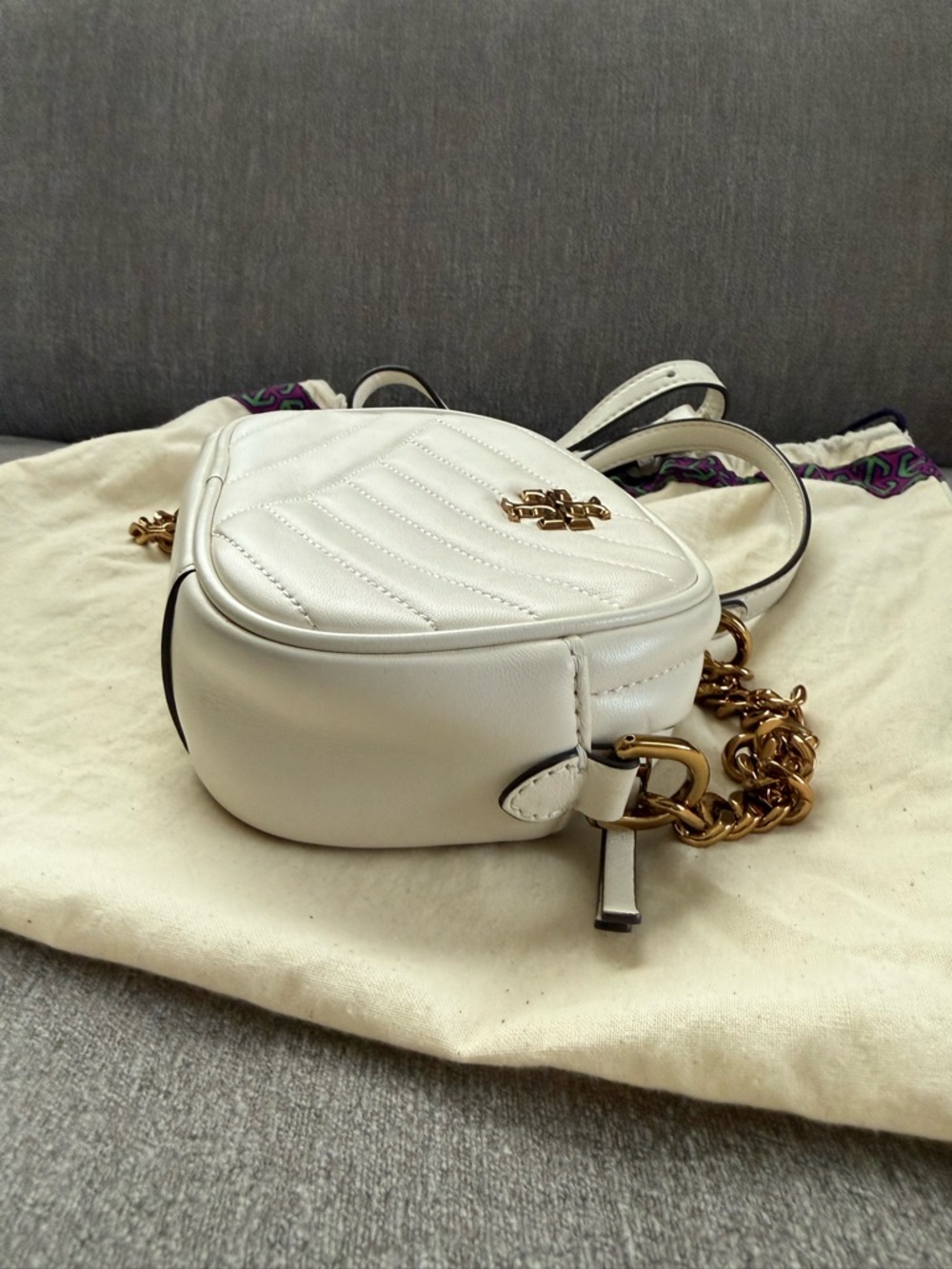 Tory Burch White Quilted Leather Crossbody with Gold Chain - Picture 3 of 9